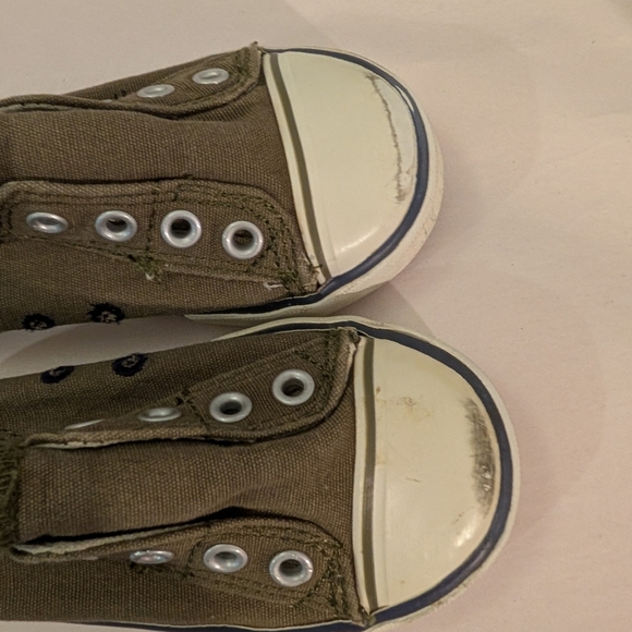 Old Navy Toddler Boy Green Canvas Slip-On Sneakers in Size 8 - Picture 7 of 11